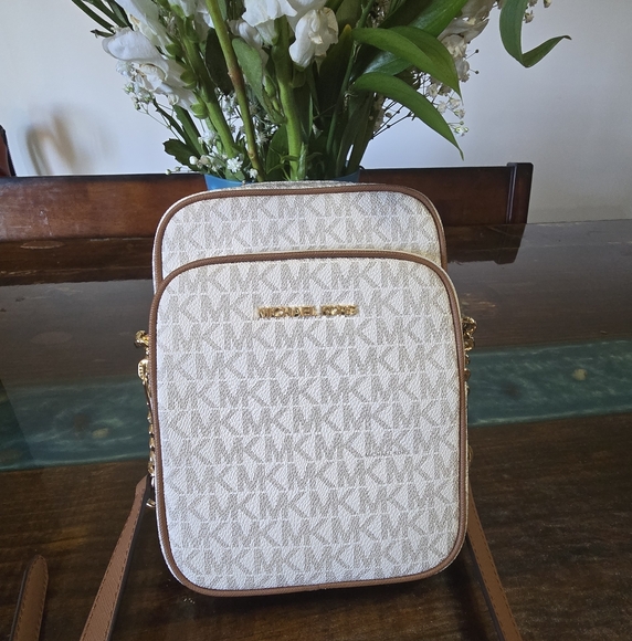 Michael Kors Tan and Brown Signature Crossbody Bag - Picture 10 of 11